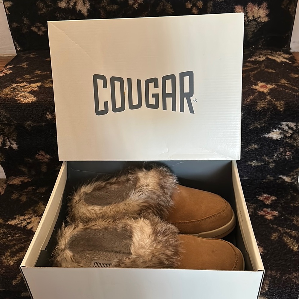 Cougar faux fur slide, size 10, gently worn